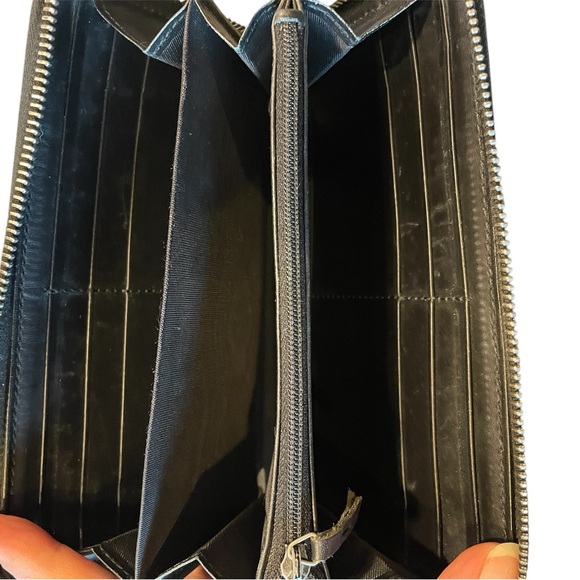 Gucci Zip Around Wallet - Picture 3 of 8